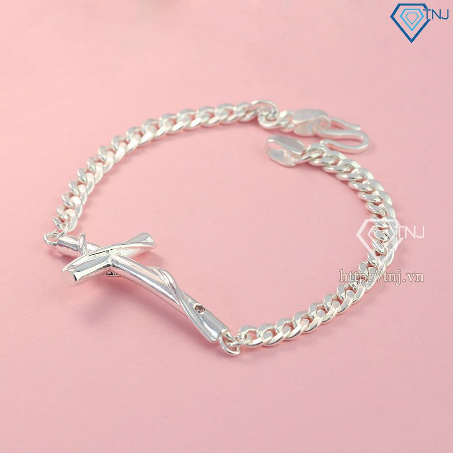 ảnh vòng tay đôi bạc thiết kế tinh tế cho tình yêu bền chặt