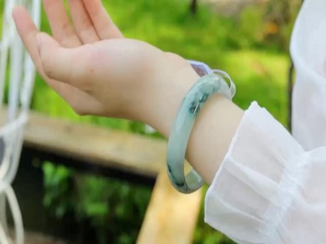 Cách đo size vòng tay cẩm thạch dựa trên vòng sẵn có