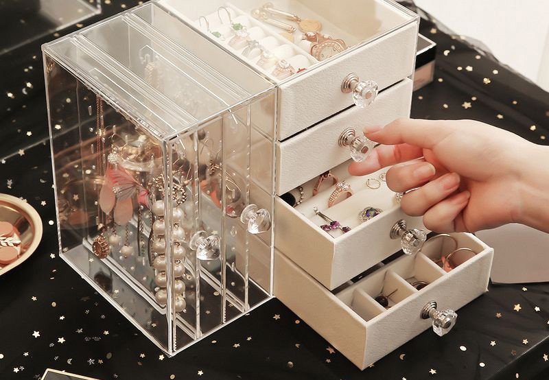 Cất giữ vòng tay hợp kim trong hộp kín để bảo vệ