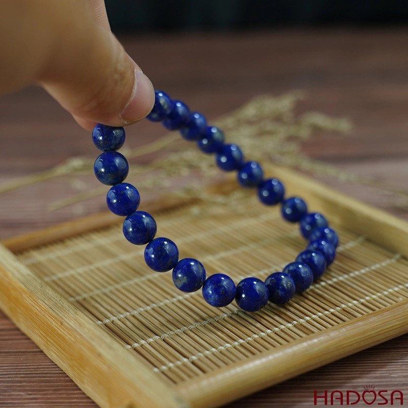 Đá Lapis Lazuli hình thành từ quá trình biến chất nhiệt đá vôi