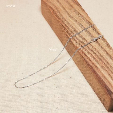 Dây chuyền vàng mảnh sang trọng