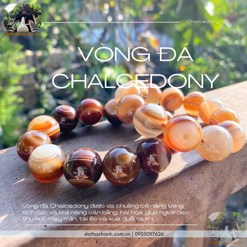 Hình ảnh cận cảnh một viên đá Chalcedony thô, minh họa độ cứng và kết cấu độc đáo của khoáng vật.