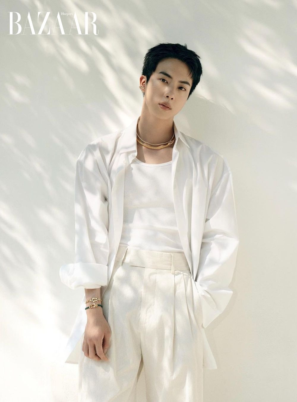 Jin (BTS) trong vai trò đại sứ toàn cầu của Fred, khoe vòng tay Fred Force 10