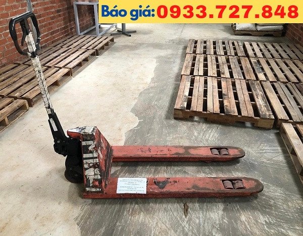 Kiểm tra càng nâng của xe nâng tay cũ