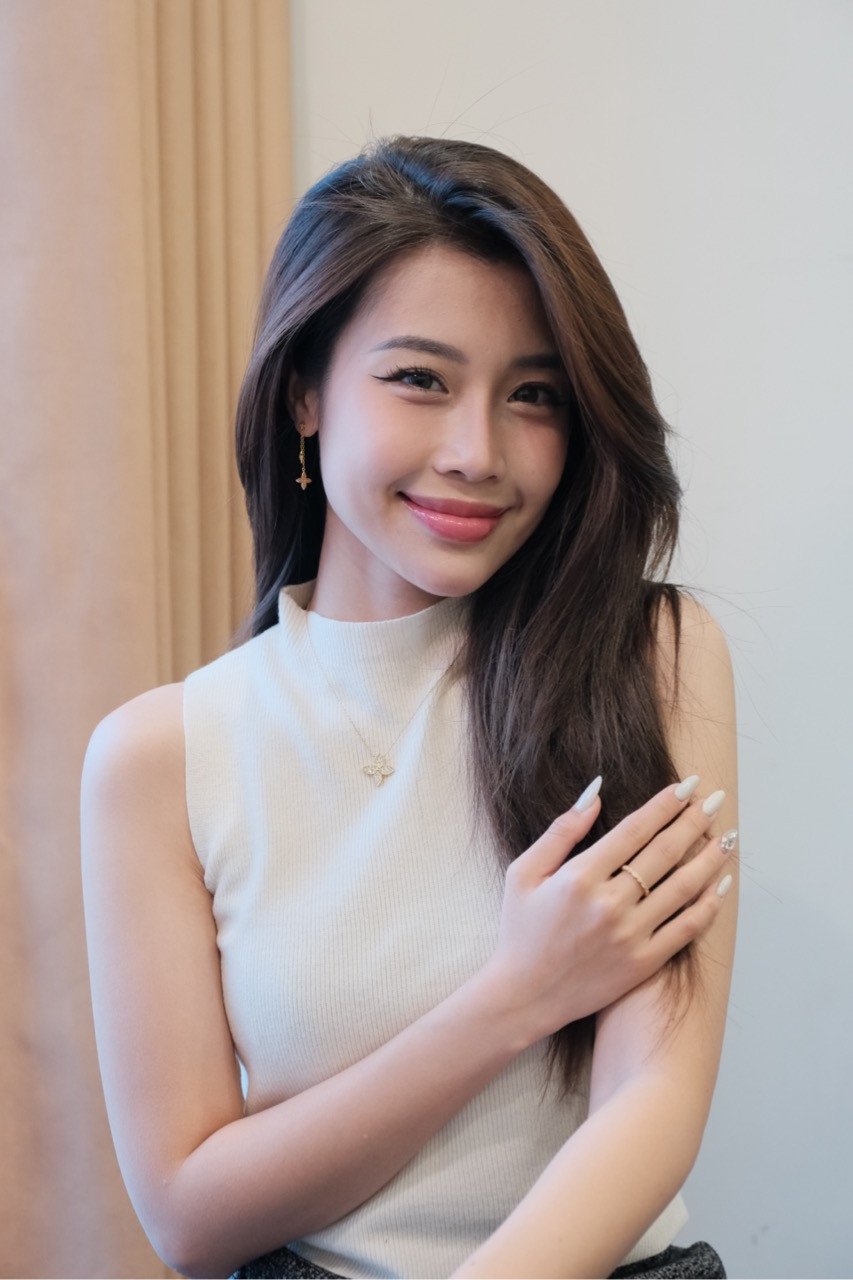KOC Hà Lê cá tính cùng phụ kiện trang sức vàng