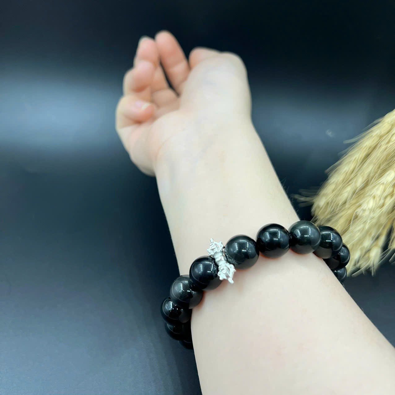 Lắc tay đôi nam nữ vàng thể hiện sự gắn kết