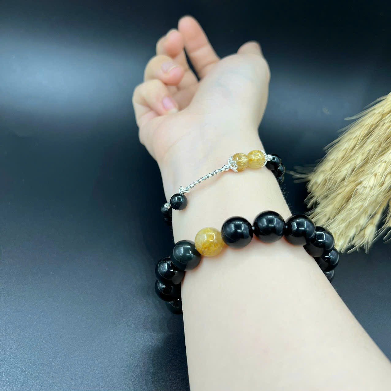Lắc tay đôi nam nữ vàng với đường nét tinh xảo