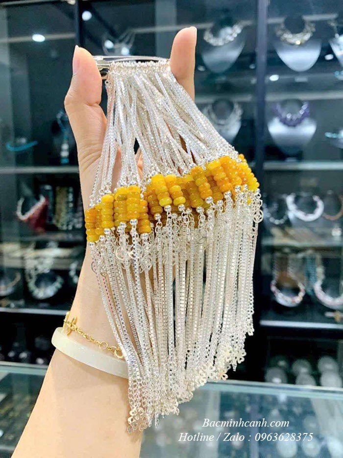 Lắc tay ngũ điếu bạc với thiết kế thanh lịch, dễ kết hợp trang phục