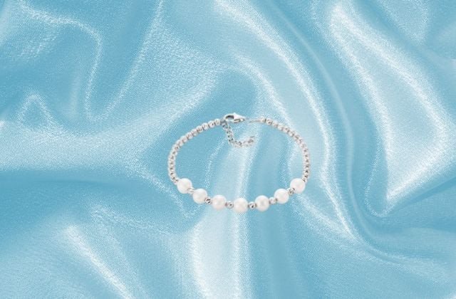 Lắc tay nữ vàng đính ngọc trai thanh lịch giá dưới 3 triệu