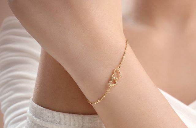 Lắc tay nữ vàng hình trái tim sang trọng dưới 3 triệu