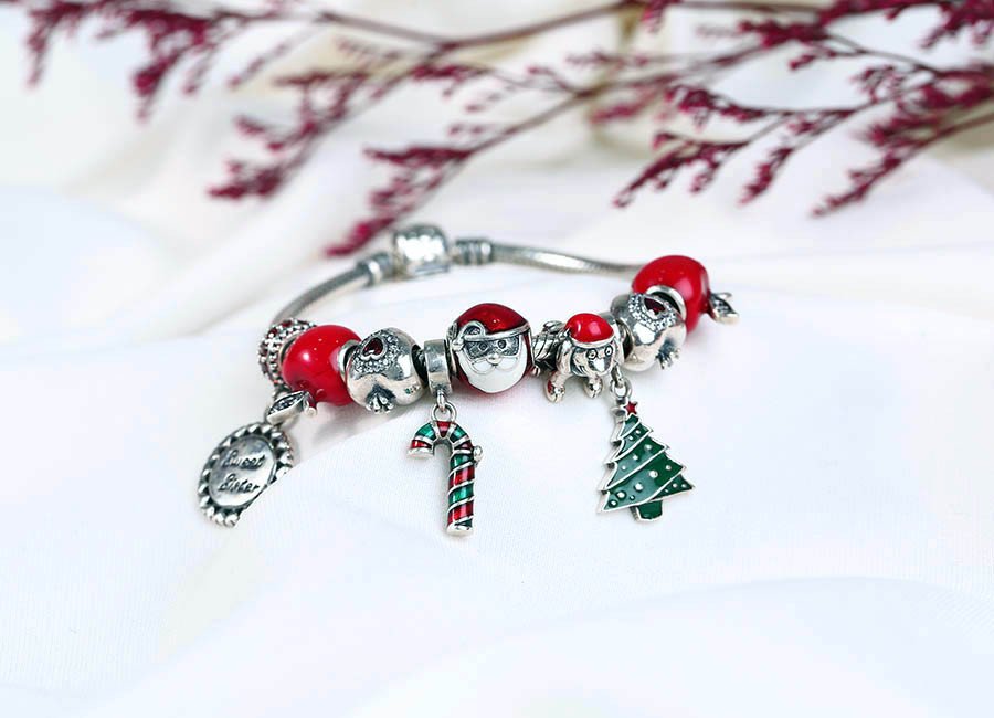 Lắc tay Pandora bạc với các charm chủ đề Giáng Sinh rực rỡ