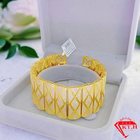 Lắc tay vàng xoắn trơn cổ điển