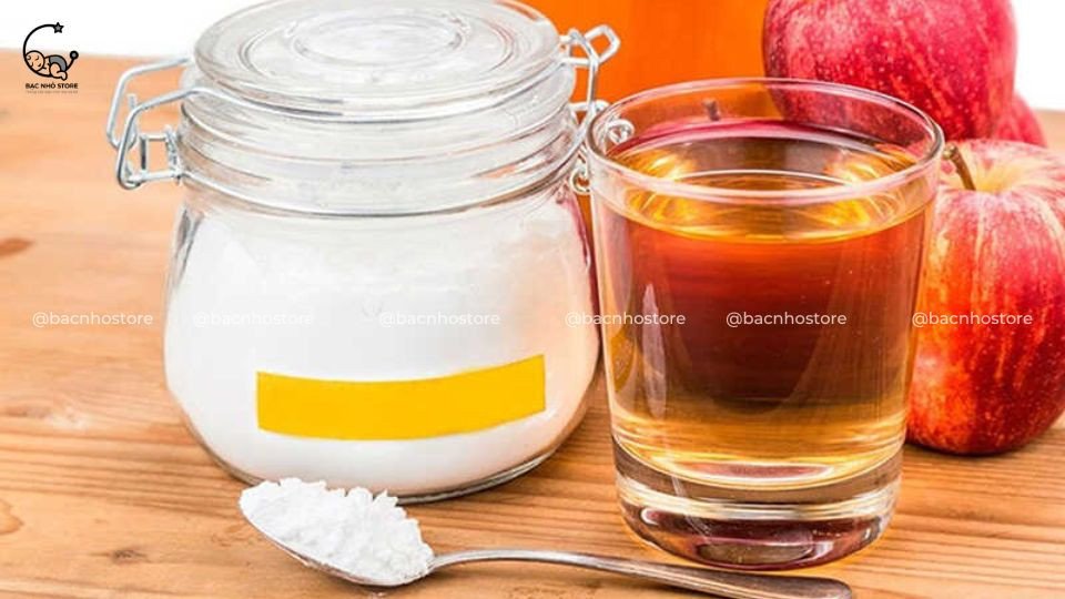 Làm sáng lắc tay bạc 925 bằng baking soda và giấm