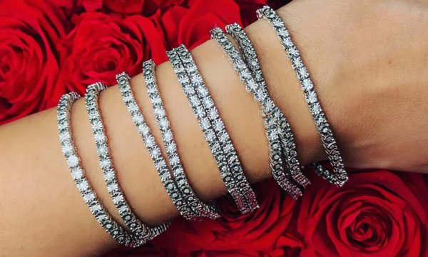 Lựa chọn vòng tay phù hợp sẽ giúp món quà thêm ý nghĩa, thể hiện sự tinh tế và quan tâm dành cho người nhận