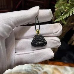 Mặt dây chuyền ngọc mực dục mang ý nghĩa phong thủy bình an và tài lộc