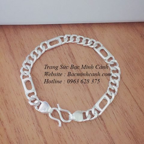 Mẫu vòng tay bạc ta nam cao cấp, thiết kế độc đáo mang vẻ đẹp truyền thống.