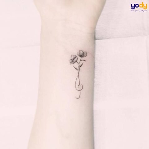 Mẫu xăm vòng tay nữ hoa hồng đỏ