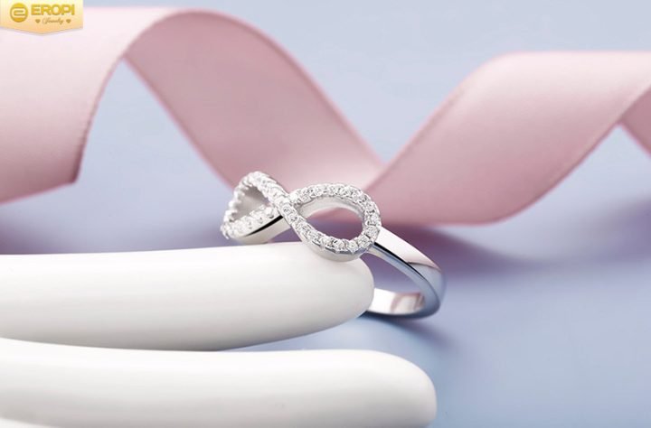 Một biểu tượng vô cực đơn giản, tượng trưng cho sự vĩnh cửu và không giới hạn