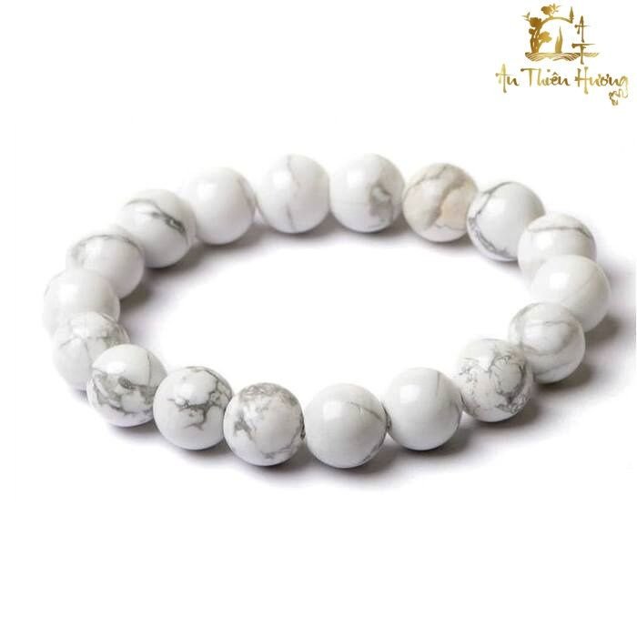 Người mệnh Mộc tránh đeo vòng màu trắng để không gặp điều không may