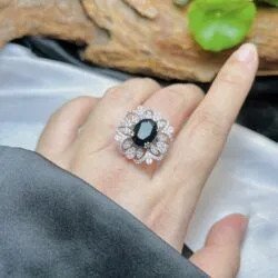 Nhẫn ngọc mực dục thể hiện sự giàu có và đẳng cấp tinh tế