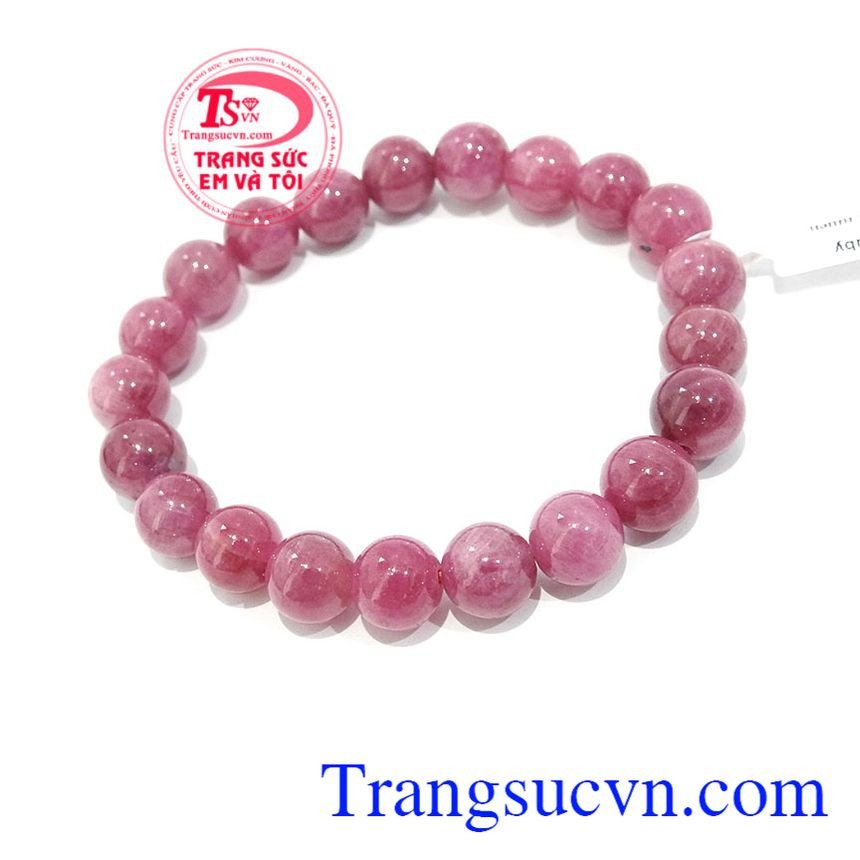 Những viên đá ruby hồng thô cho thấy năng lượng tự nhiên và vẻ đẹp tiềm ẩn