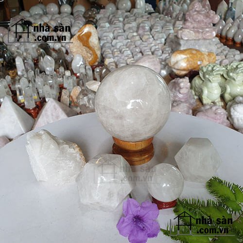 Quả cầu đá thạch anh trắng tự nhiên, hỗ trợ minh mẫn và năng lượng cho người đeo vòng tay màu trắng