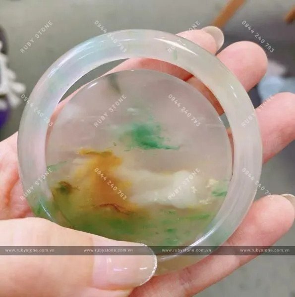 So sánh độ bóng của ngọc Du Long và Jadeite