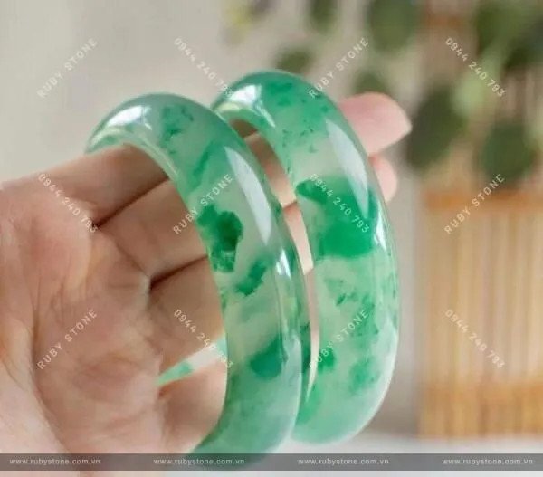 Sự tăng trưởng giá trị của vòng tay Du Long