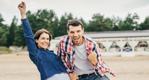 Tăng cường tình cảm giữa bạn bè với vòng tay đôi tình bạn