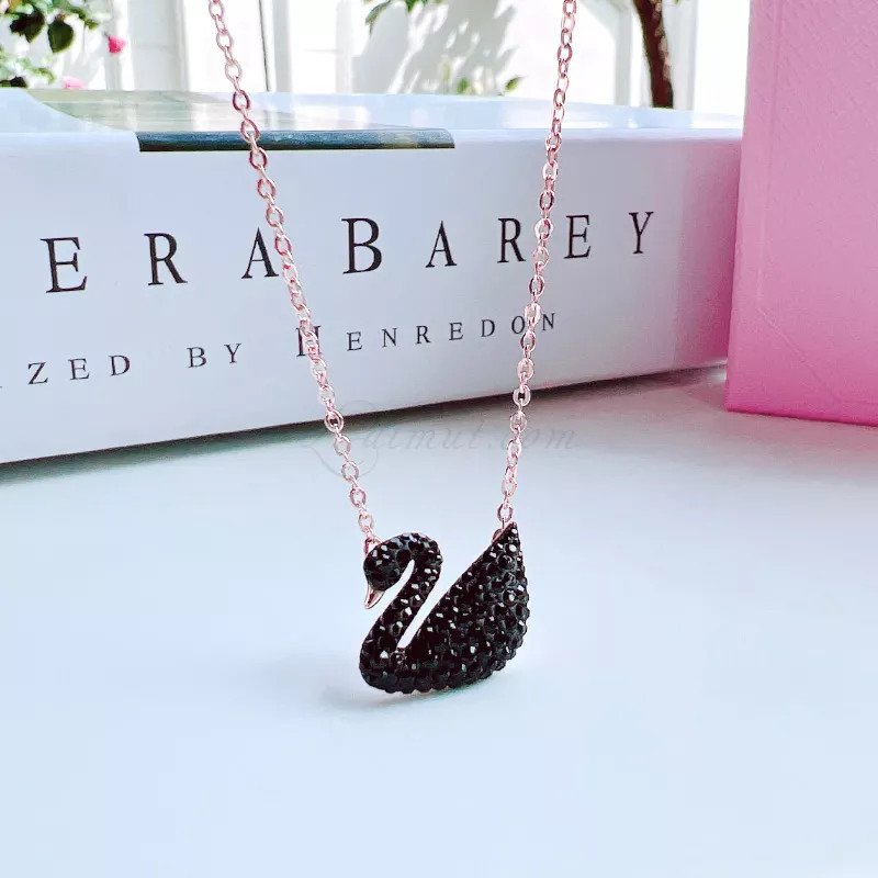 Thiết kế mặt vòng tay Iconic Swan của Swarovski