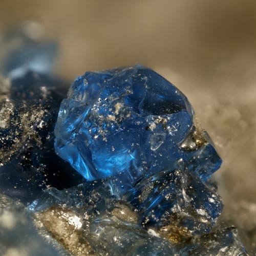 Viên đá sapphire thô tự nhiên quý hiếm