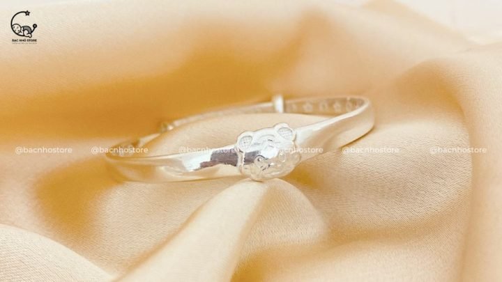 vòng tay bạc trơn cho bé thiết kế thanh lịch