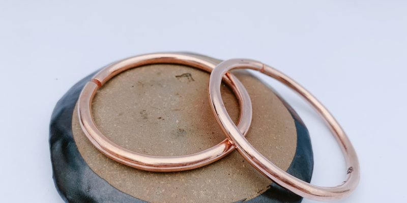 Vòng tay bằng đồng đỏ 99% nguyên chất mang lại nhiều lợi ích sức khỏe