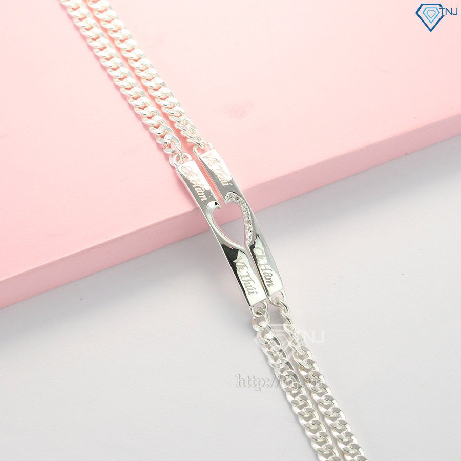 Vòng tay cặp đôi bạc với thiết kế trái tim độc đáo, biểu tượng tình yêu vĩnh cửu