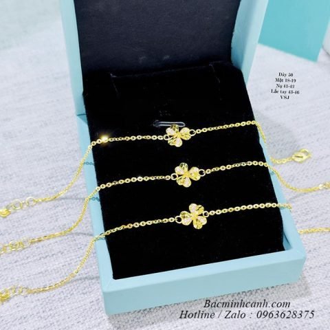 vòng tay cỏ 3 lá vàng 10k tinh xảo trên tay