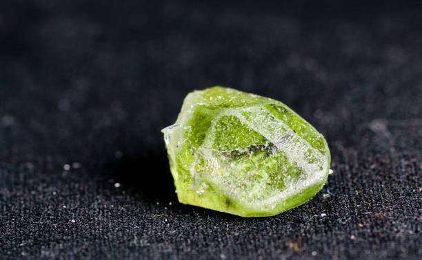 Vòng tay đá diopside tự nhiên với vẻ đẹp xanh lục quý hiếm