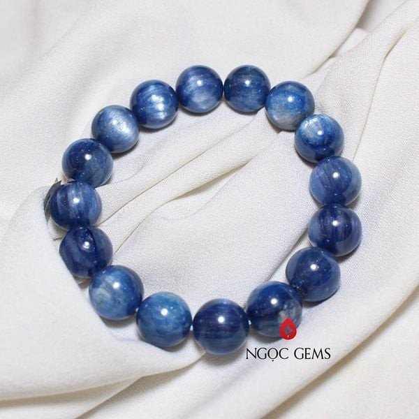 Vòng tay đá Kyanite màu xanh dương quyền lực cho mệnh Thủy