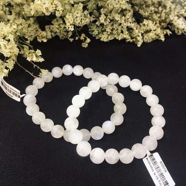 Vòng tay đá Moonstone trắng sữa cho người mệnh Thuỷ