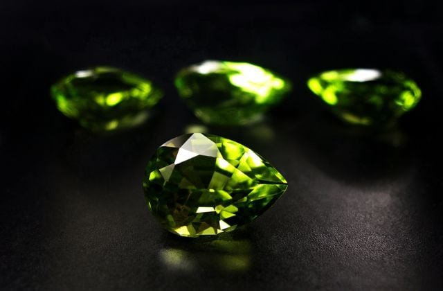 Vòng tay đá Peridot mang năng lượng tích cực, giúp xoa dịu tinh thần và tăng cường sức khỏe.