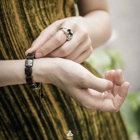 Vòng tay dây paracord nữ cá tính, phong cách năng động