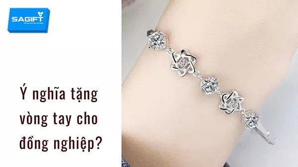 Vòng tay đơn giản nhưng tinh tế, món quà thể hiện sự trân trọng với đồng nghiệp nữ