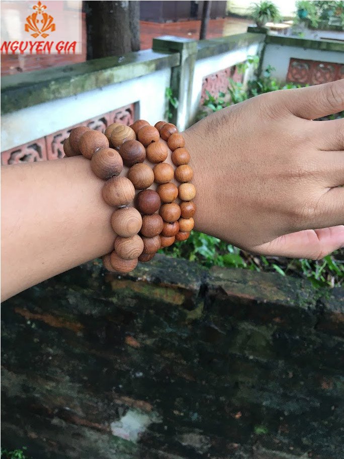 Vòng tay gỗ Ngọc Am tự nhiên mang vẻ đẹp tinh tế