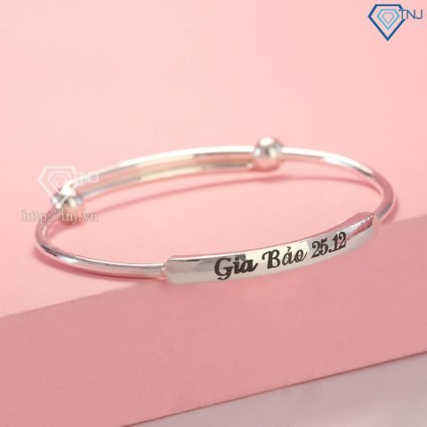 Vòng tay khắc tên cho bé bằng bạc thiết kế tinh xảo