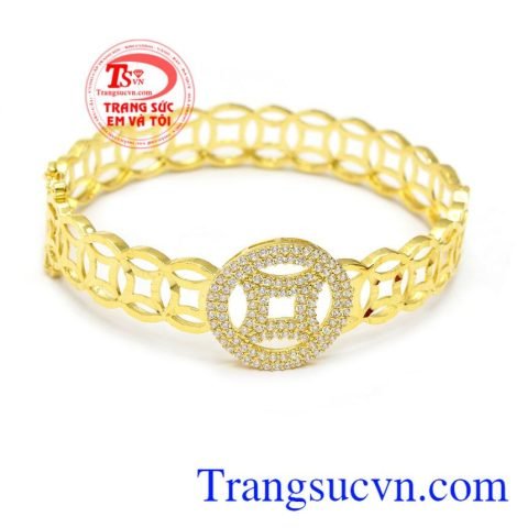 Vòng tay kim tiền vàng 18K với thiết kế tinh xảo, biểu tượng của tài lộc và phú quý