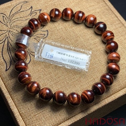 Vòng tay mắt hổ đỏ phong thủy may mắn