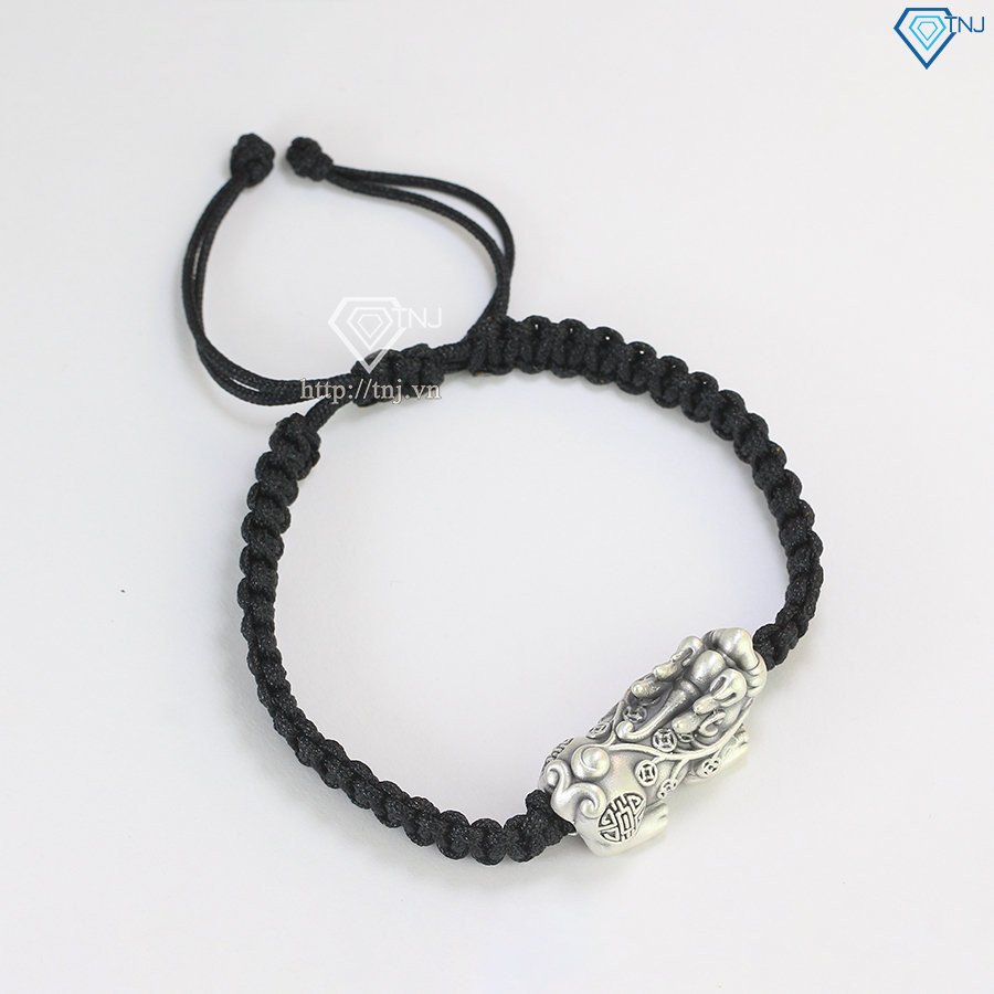 Vòng tay may mắn cho nam với dây chỉ đỏ và charm Tỳ Hưu bạc