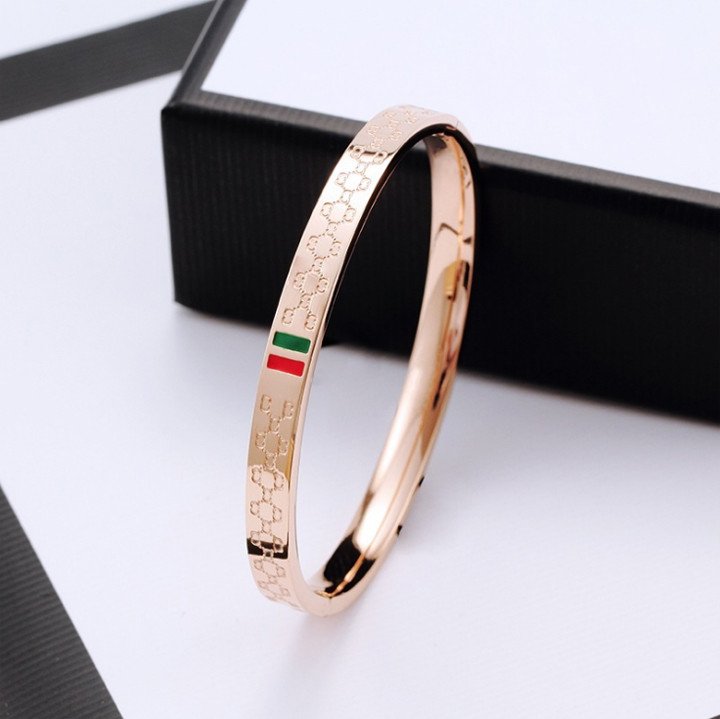 Vòng tay nam Gucci titan màu vàng hồng 14K