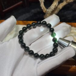 Vòng tay ngọc mực dục màu xanh đen huyền bí của ngọc phỉ thúy