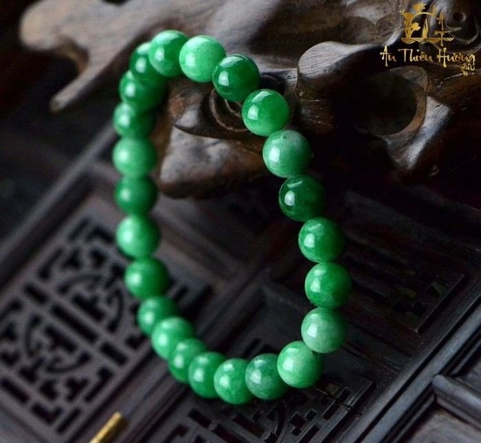 Vòng tay phong thủy nữ mệnh Thổ nên tránh màu tương khắc