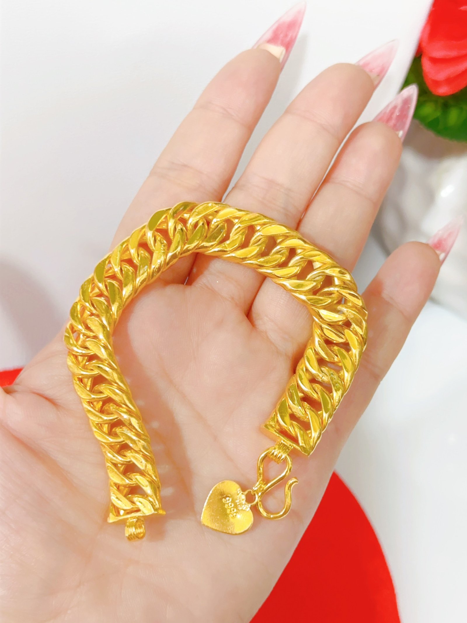 Vòng tay trơn vàng 24K 5 chỉ thể hiện sự may mắn và phú quý